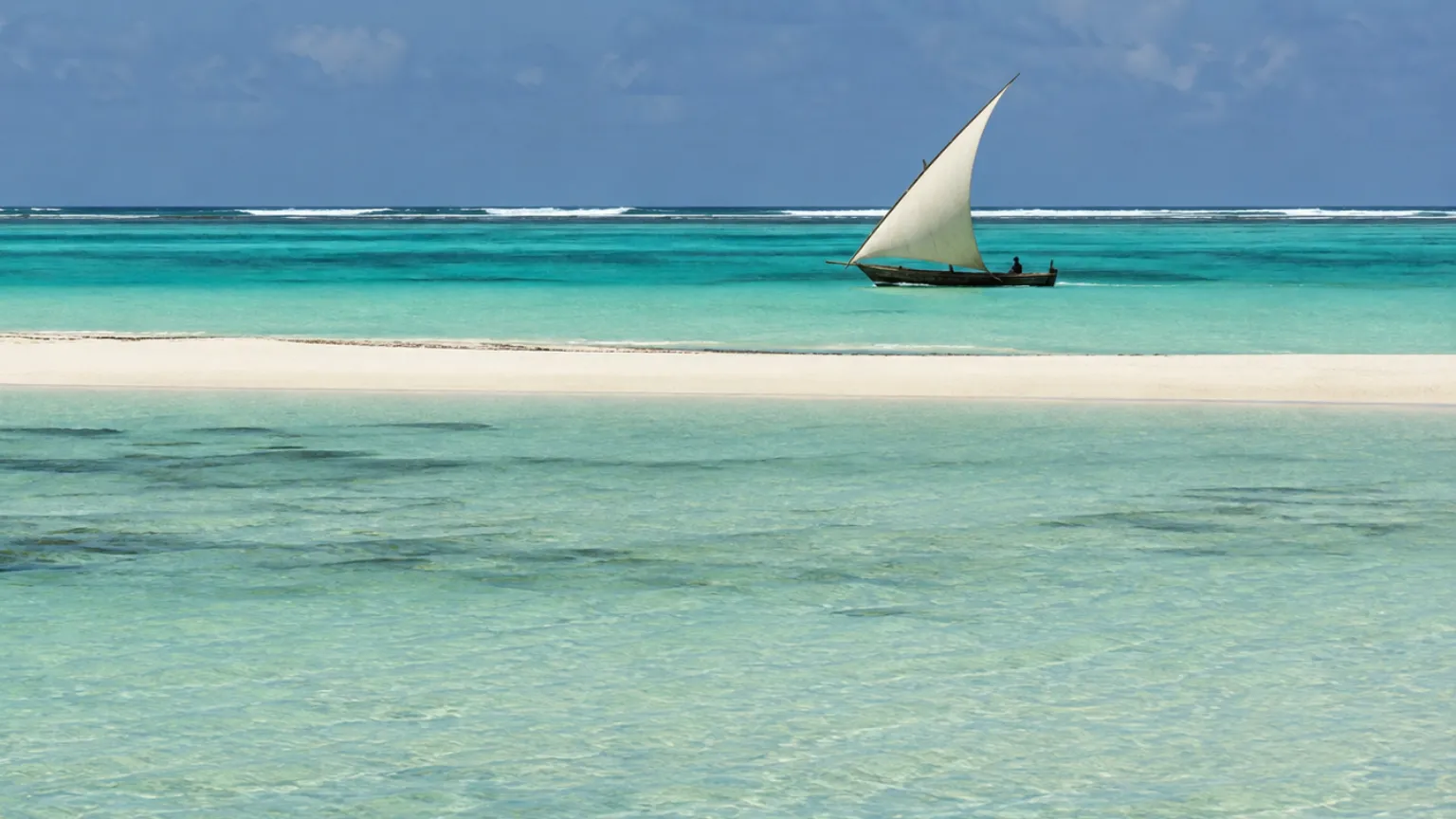 Illustration of a dhow under a white lateen sail crossing a turquoise lagoon beyond a low-tide sandbank